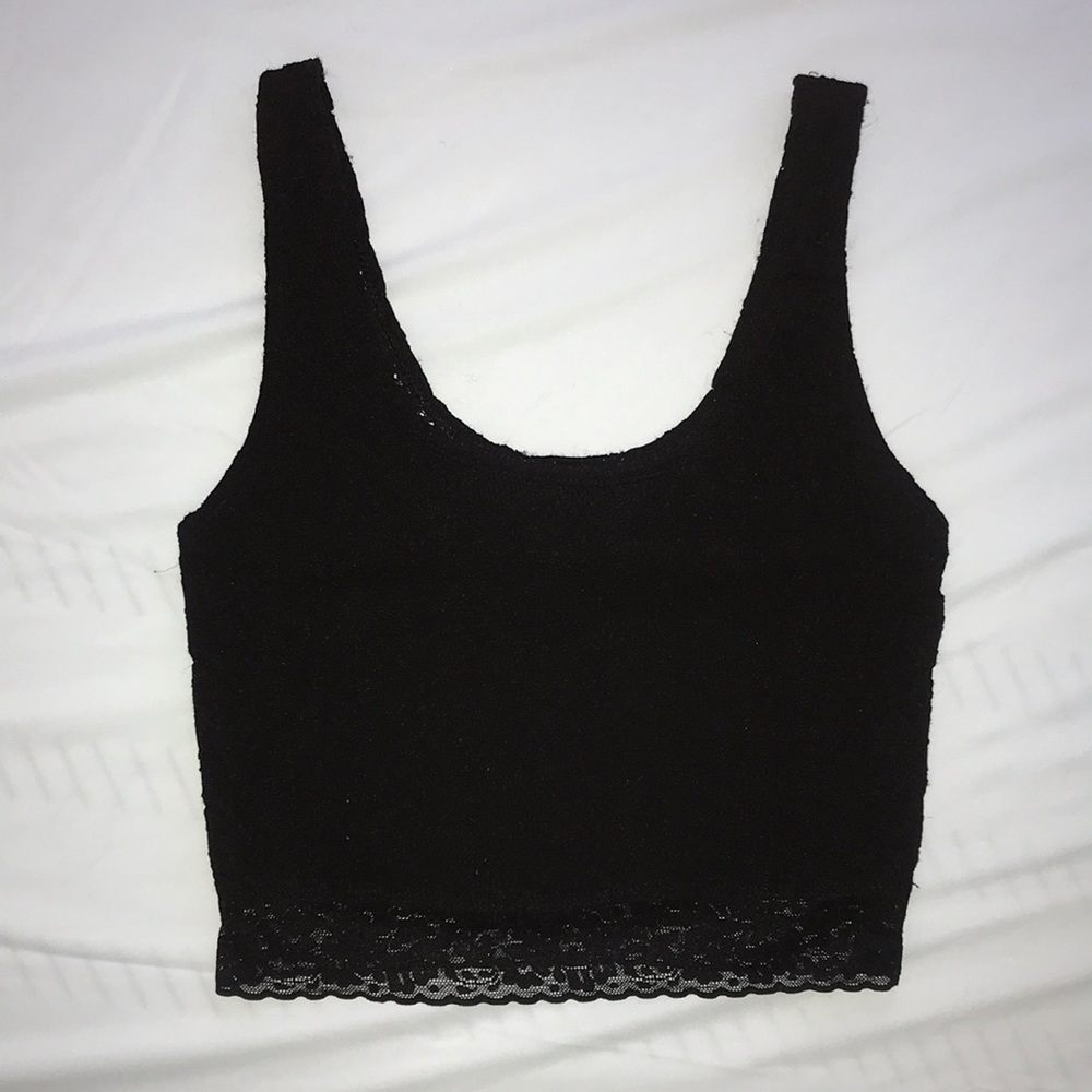 Black flower patterned stretch crop top